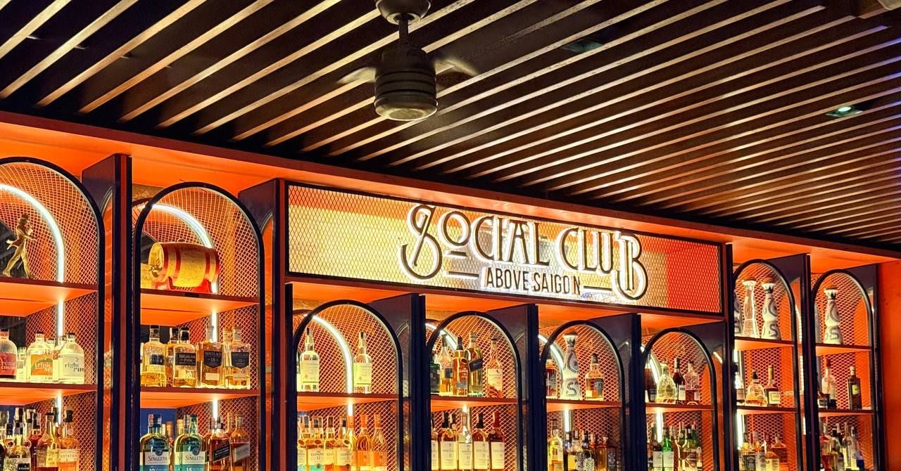 Social Club Rooftop Bar, Hôtel des Arts Saigon in Ho Chi Minh City, Vietnam