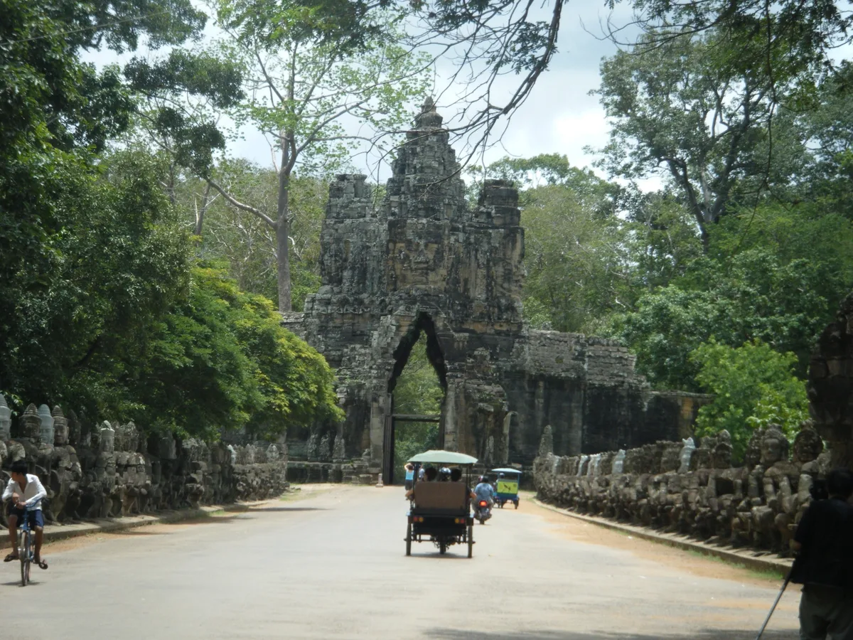 Puerta Sur de Angkor Thom en Siem Reap, Camboya