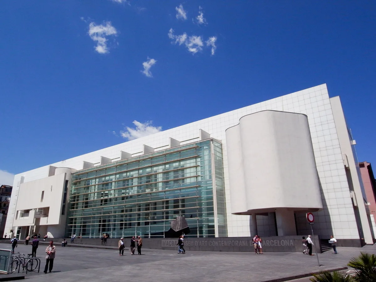 バルセロナ現代美術館(MACBA)（バルセロナ、スペイン）