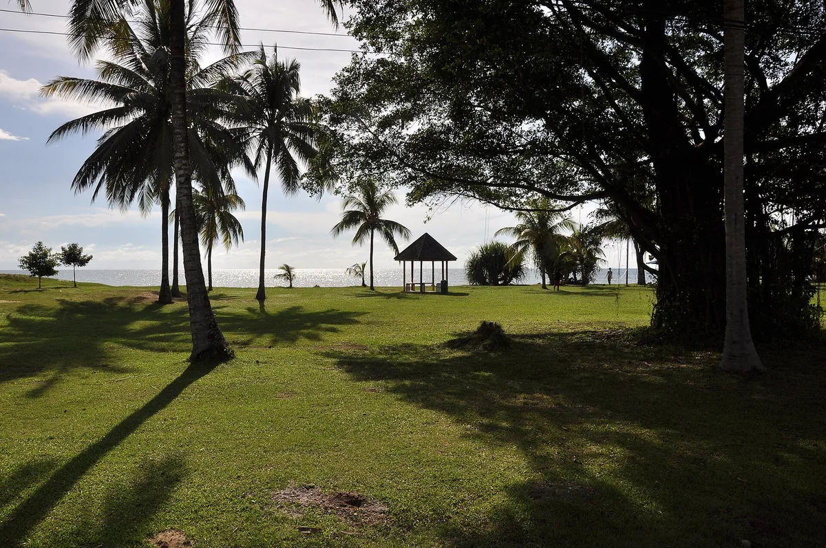 Tanjung Aru Beach in Kota Kinabalu, Malaysia