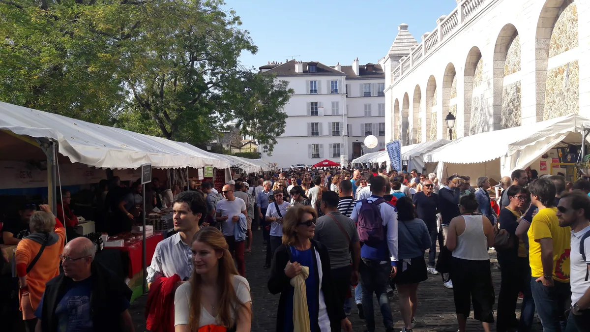 モンマルトルのブドウ収穫祭(フェット・デ・ヴァンダンジュ・ド・モンマルトル)（パリ、フランス）
