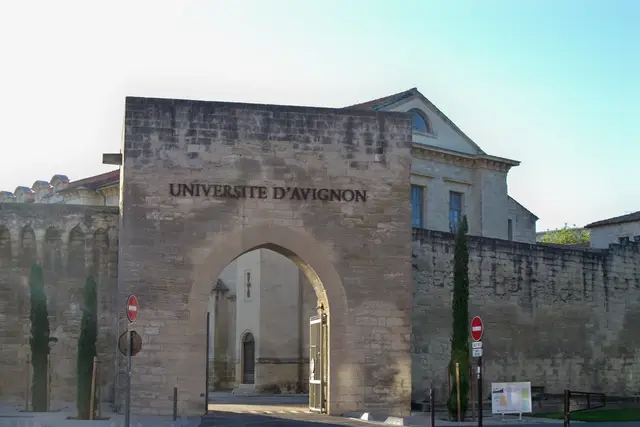 Remparts d'Avignon: Travel Guide (4.5★) — Avignon