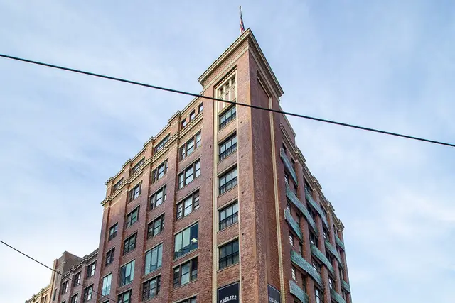Chelsea Market: New York Travel Guide (4.6★) — New York