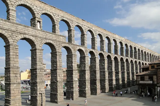 Segovia Aqueduct: Travel Guide (4.9★) — Segovia