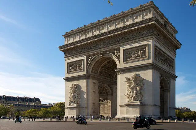 Arc de Triomphe — Paris