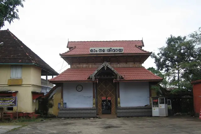 Ernakulam Shiva Temple: Kochi Travel Guide (4.8★) — Kochi