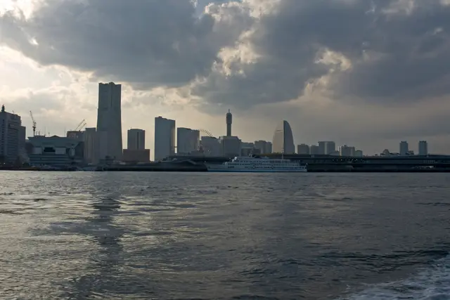Yokohama Landmark Tower: Travel Guide (4.2★) — Yokohama