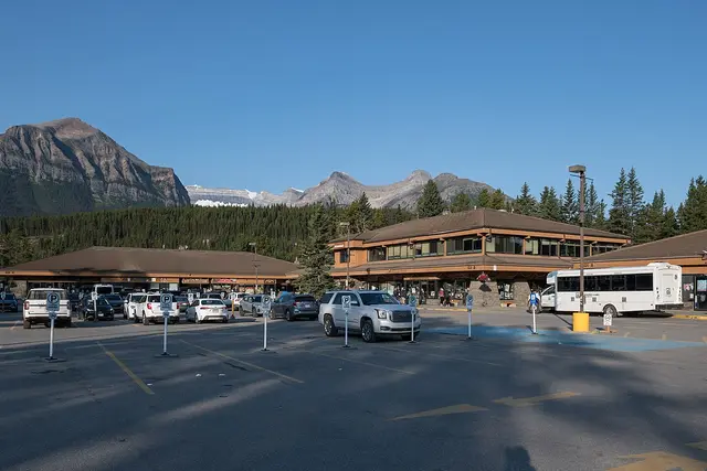 Samson Mall: Lake Louise Travel Guide (4.4★) — Lake Louise