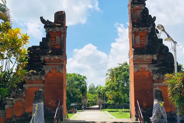 Pura Lingsar: Lombok Travel Guide (4.3★) — Lombok