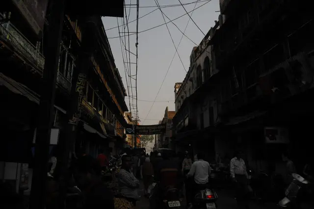 AGRA BAZAAR: Travel Guide — Agra