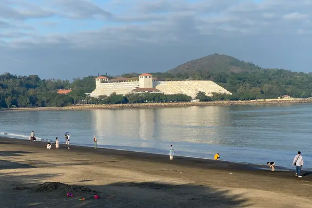 Hac Sa Beach: Travel Guide (4.1★) — Hac Sa