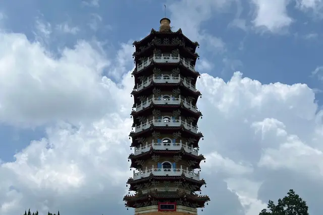 Pagoda Ci'en: Guía de viaje del Lago del Sol y la Luna (4,6★) — Lago del Sol y la Luna