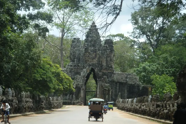 South Gate Angkor Thom: Siem Reap Travel Guide (4.9★) — Siem Reap