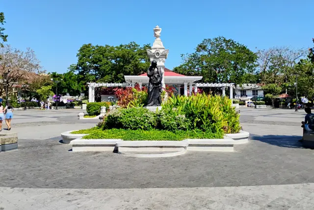 Plaza Padre Jose Burgos: Vigan Travel Guide (4.4★) — Vigan