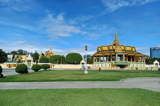 Royal Palace Park: Phnom Penh Travel Guide (4.5★) — Phnom Penh