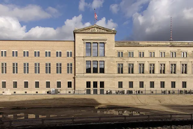 Neues Museum: Berlin Travel Guide (4.5★) — Berlin