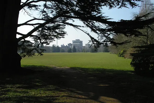 The University Parks: Oxford Travel Guide (4.7★) — Oxford