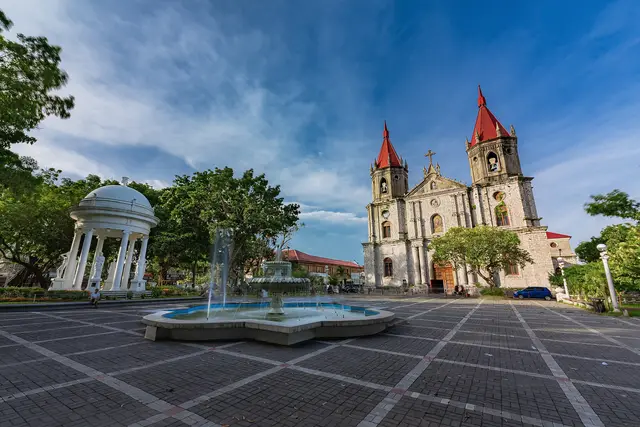 Plaza de Molo: Guía de viaje de Iloílo (4,5★) — Iloilo