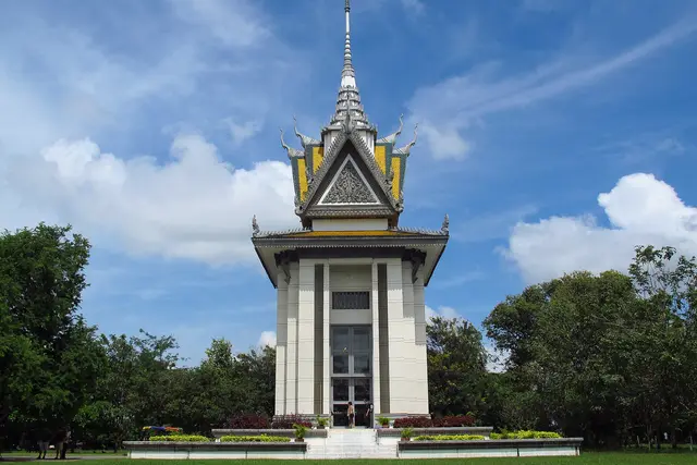 Choeung Ek Genocidal Center: Phnom Penh Travel Guide (4.6★) — Phnom Penh