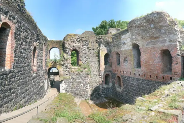 Kaiserpfalz Kaiserswerth: Düsseldorf Travel Guide (4.6★) — Düsseldorf
