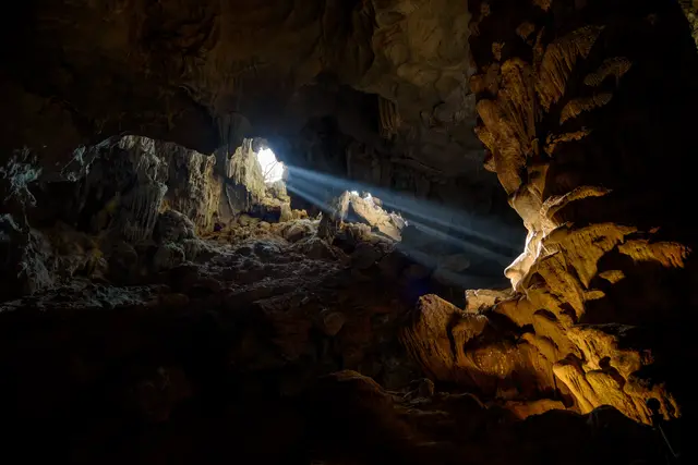 Dau Go Cave: Ha Long Bay Travel Guide (4.6★) — Ha Long Bay