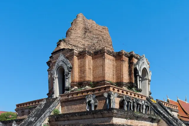 왓 체디 루앙(Wat Chedi Luang): 치앙마이 여행 가이드 — 치앙마이