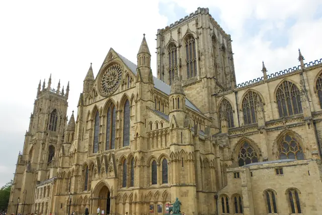 York Minster: Travel Guide (4.7★) — York