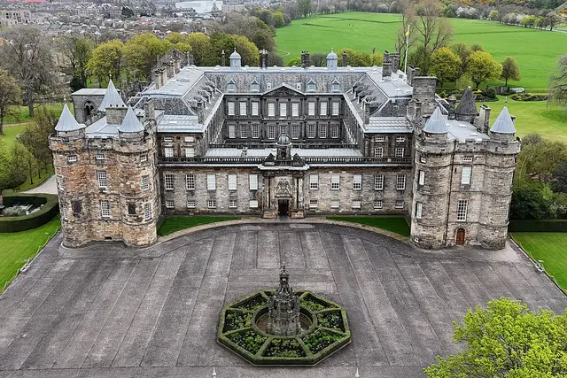 Palace of Holyroodhouse: Edinburgh Travel Guide (4.6★) — Edinburgh