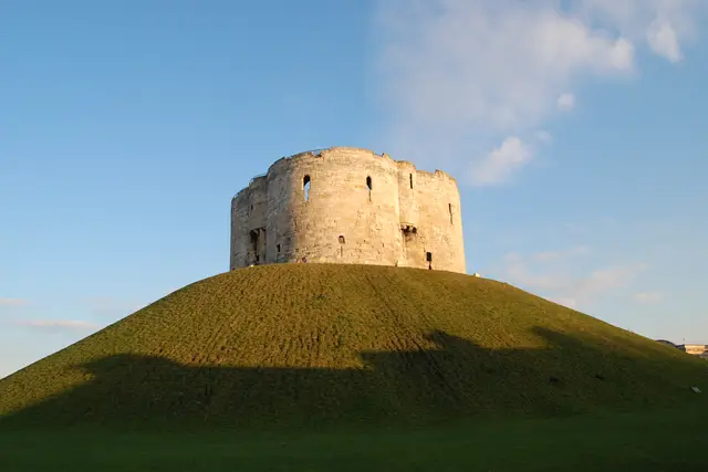 Clifford's Tower: York Travel Guide (4.3★) — York