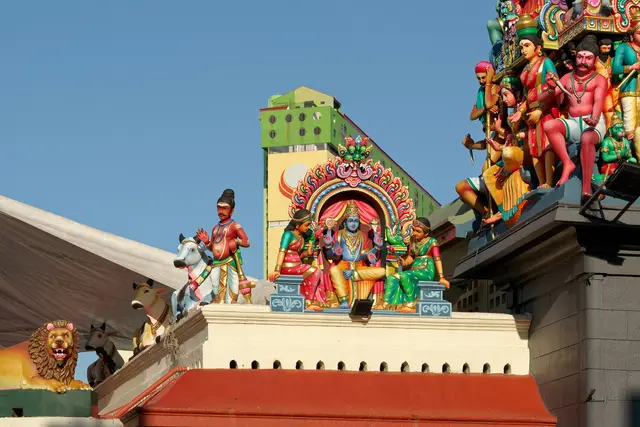 Sri Mariamman Temple: Singapore Travel Guide (4.5★) — Singapore