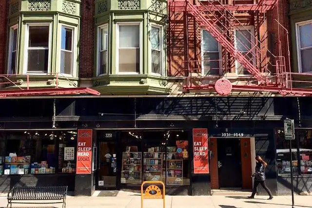 Unabridged Bookstore: Chicago Travel Guide (4.9★) — Chicago