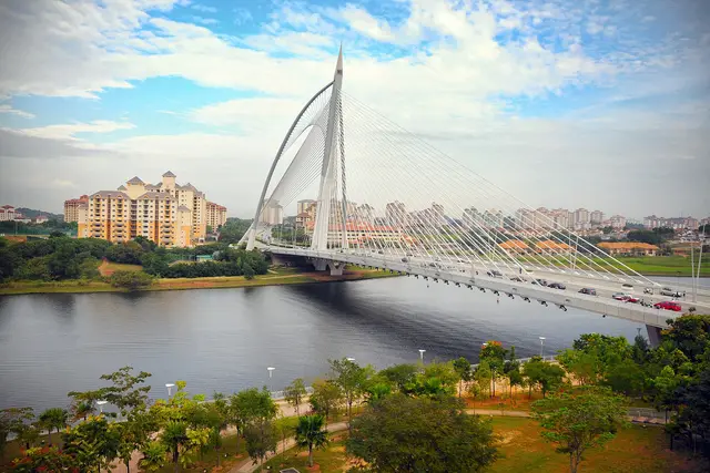 Seri Wawasan Bridge: Putrajaya Travel Guide (4.5★) — Putrajaya