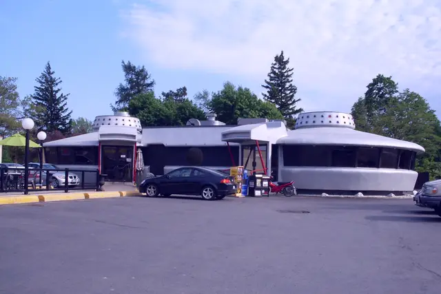 Flying Saucer Restaurant: Where to Eat in Niagara Falls — Niagara Falls