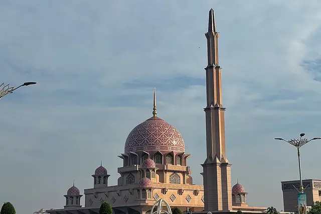 Putra Mosque: Putrajaya Travel Guide (4.7★) — Putrajaya