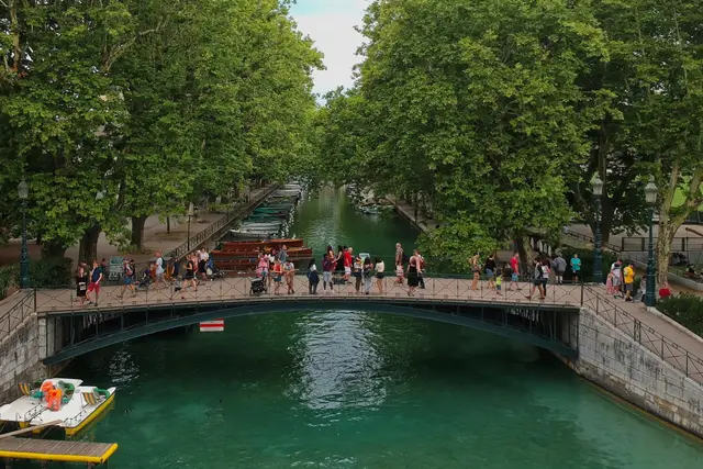 Pont des Amours: Annecy Travel Guide (4.6★) — Annecy