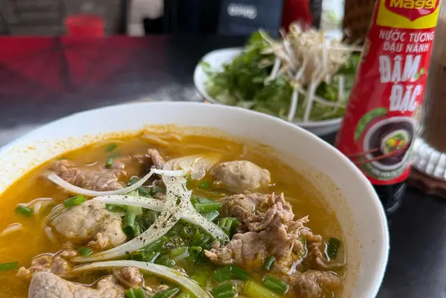 Vietnamese Food - Hue Local Food & FastFood 22 Restaurant (Huế): Where to Eat — Hue