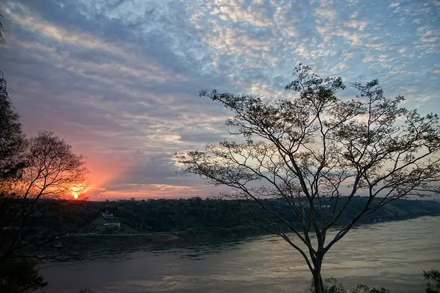 Hito Tres Fronteras (Argentina): Puerto Iguazu Travel Guide — Puerto Iguazu