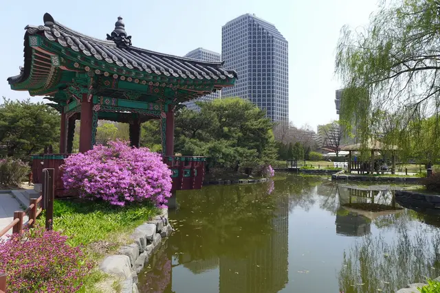 Yeouido Park: Seoul Travel Guide (4.4★) — Seoul