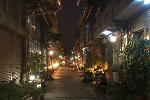 Shennong Street: Tainan Travel Guide — Tainan
