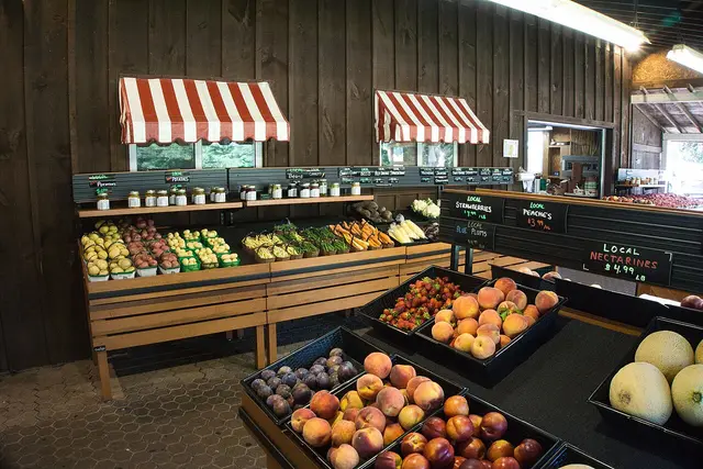 Walker's Country Market: Niagara Falls Travel Guide (4.6★) — Niagara Falls