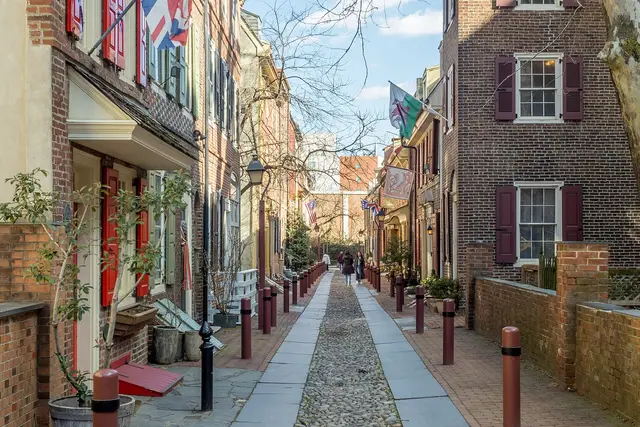 Elfreth's Alley Museum: Philadelphia Travel Guide (4.6★) — Philadelphia