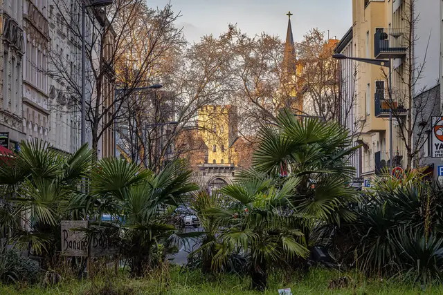Severinstorburg: Cologne Travel Guide (4.5★) — Cologne