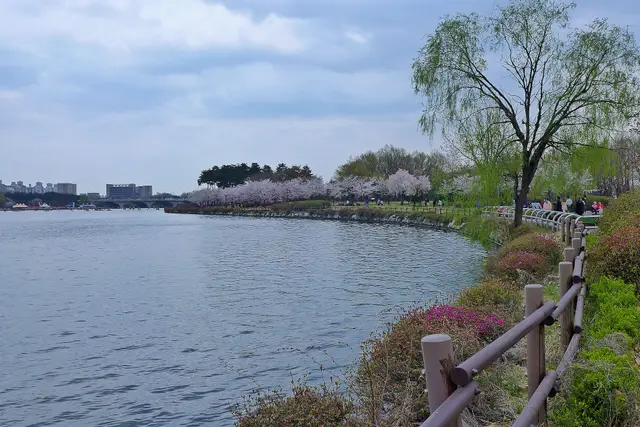 Ilsan Lake Park: Goyang Travel Guide — Goyang