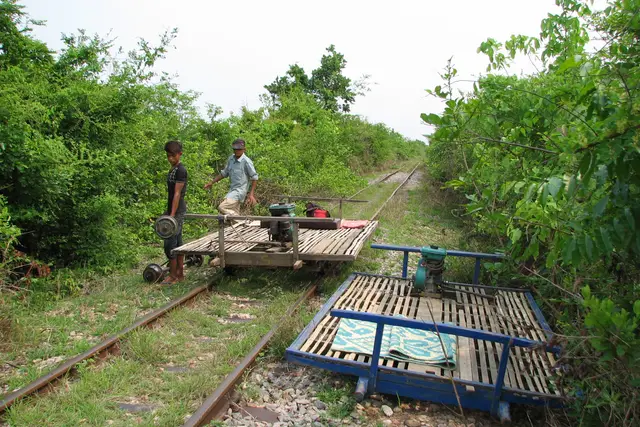 Bamboo Train: Battambang Travel Guide (4.0★) — Battambang