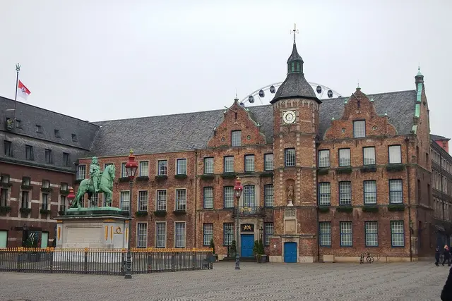 Marktplatz: Düsseldorf Travel Guide (4.6★) — Düsseldorf
