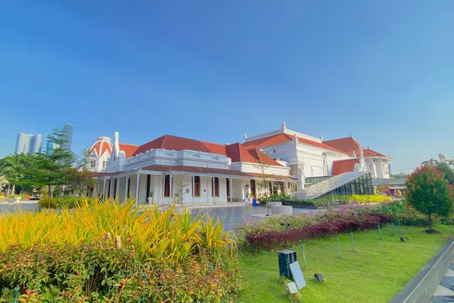 Alun - Alun: Surabaya Travel Guide (4.8★) — Surabaya
