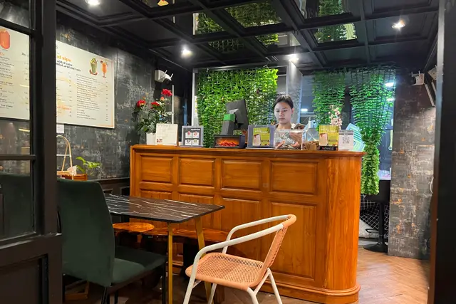 Treehouse Cafe & Bar: Bangkok Travel Guide — Bangkok