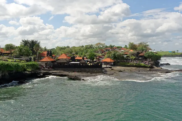Tanah Lot: Bali Travel Guide — Bali