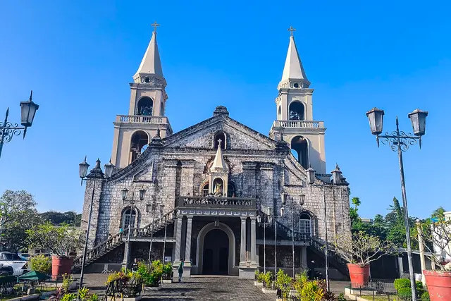 Catedral Metropolitana de Jaro de Santa Isabel de Hungría y Santuario Nacional de Nuestra Señora de las Candelas: Guía de viaje de Iloílo — Iloilo