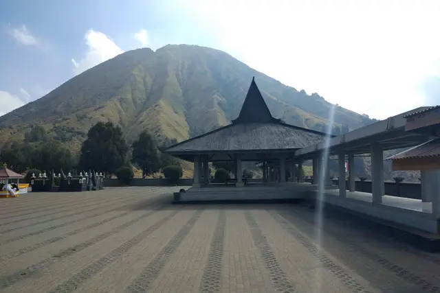 Pura Luhur Poten Gunung Bromo: Mount Bromo Travel Guide — Mount Bromo